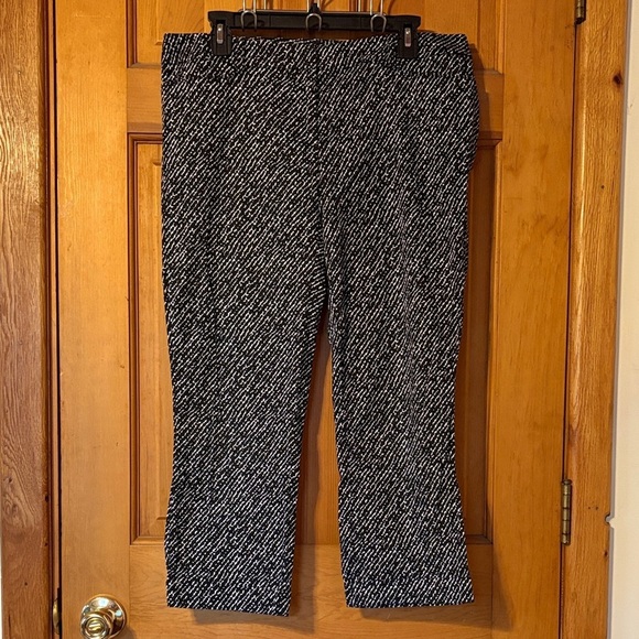 New York & Company Pants - New York & Company Black and White Capris Size 12